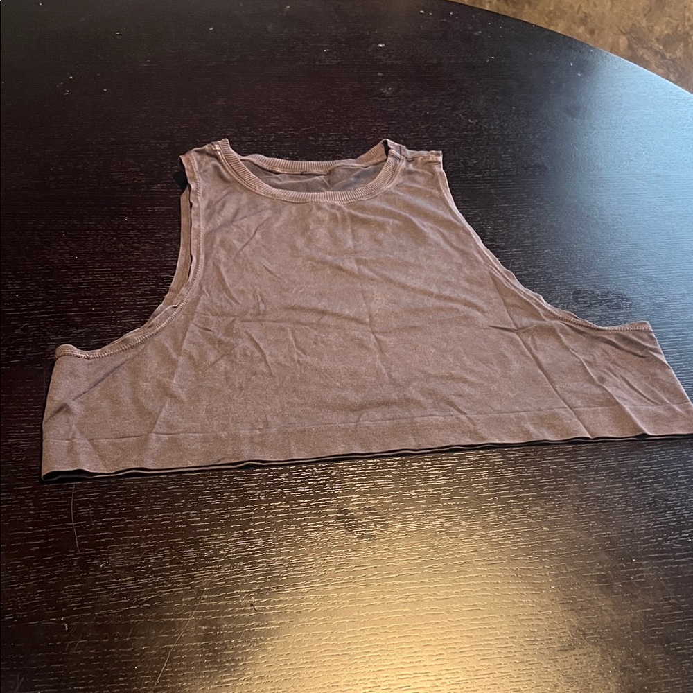Cool unbranded cropped muscle tank. Size (?) M